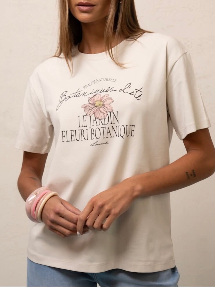 bluzka-tshirt-botanika-lemonada-jasny-beż-bawelna-98-elastan-kwiatowy-nadruk-botanique-lete-naturalne-piekno-premium-polskiej-produkcji-modna-bluzka-damska-wiosna-butik-szykownia-1