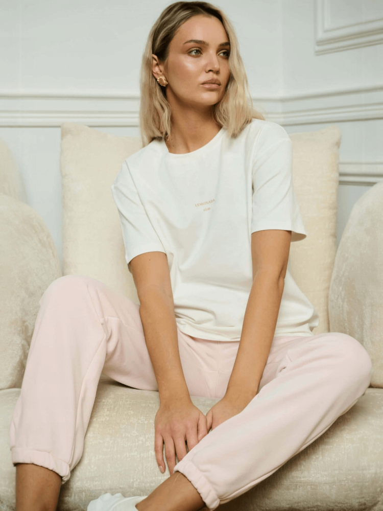 tshirt-lemonada-bialy-klasyczny-bawelna-elastan-male-logo-lemonada-atelier-minimalistyczny-tshirt-damski-basic-premium-polska-marka-butik-szykownia-2