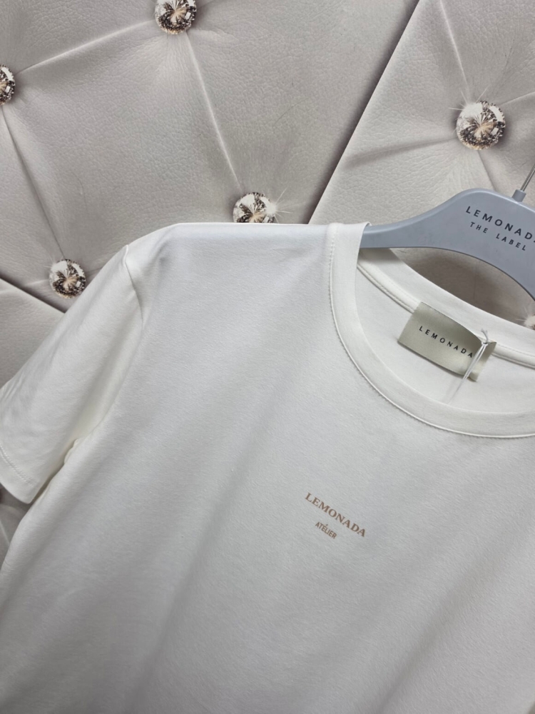 tshirt-lemonada-bialy-klasyczny-bawelna-elastan-male-logo-lemonada-atelier-minimalistyczny-tshirt-damski-basic-premium-polska-marka-butik-szykownia-8
