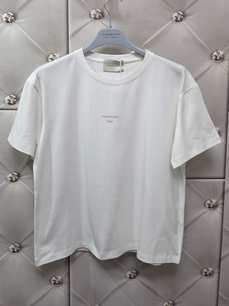 tshirt-lemonada-bialy-klasyczny-bawelna-elastan-male-logo-lemonada-atelier-minimalistyczny-tshirt-damski-basic-premium-polska-marka-butik-szykownia-9