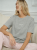 tshirt-lemonada-szary-klasyczny-bawelna-elastan-male-logo-lemonada-atelier-minimalistyczny-tshirt-damski-basic-premium-polska-marka-butik-szykownia-4