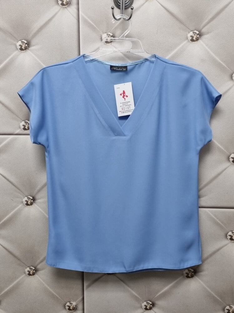 bluzka-bianca-damska-baby-blue-niebieska-madex-modo-polska-produkcja-dekolt-v-krotki-rekaw-wiskoza-elegancka-codzienna-pod-marynarke-lekka-przewiewna-plus-small-size-butik-szykownia-9