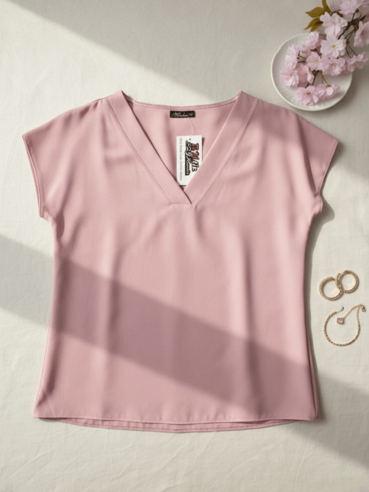bluzka-bianca-damska-pastelowy-roz-pudrowy-madex-modo-polska-produkcja-dekolt-v-krotki-rekaw-wiskoza-elegancka-codzienna-pod-marynarke-lekka-przewiewna-plus-small-size-butik-szykownia-3