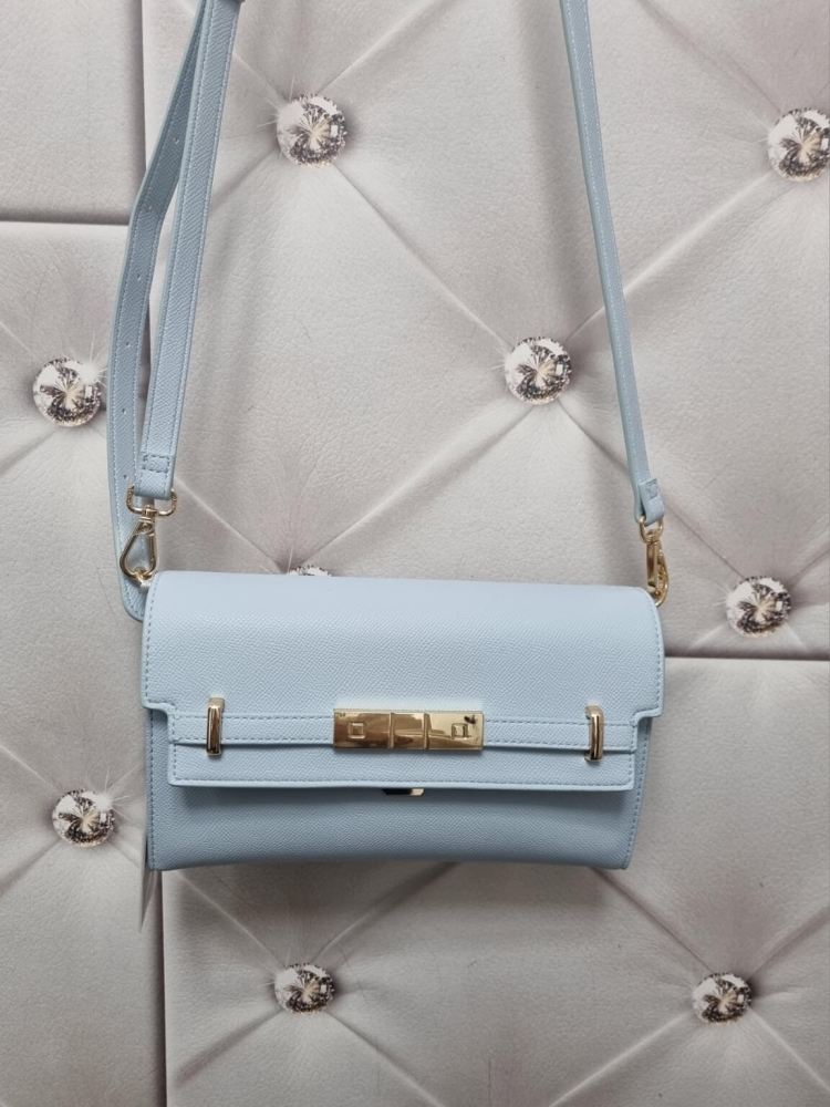 torebka-damska-david-jones-cm7541-pastelowy-niebieski-baby-blue-mala-na-ramie-elegancka-klamra-pasek-skoropodobna-modna-torebka-damska-codzienna-elegancka-butik-szykownia-6