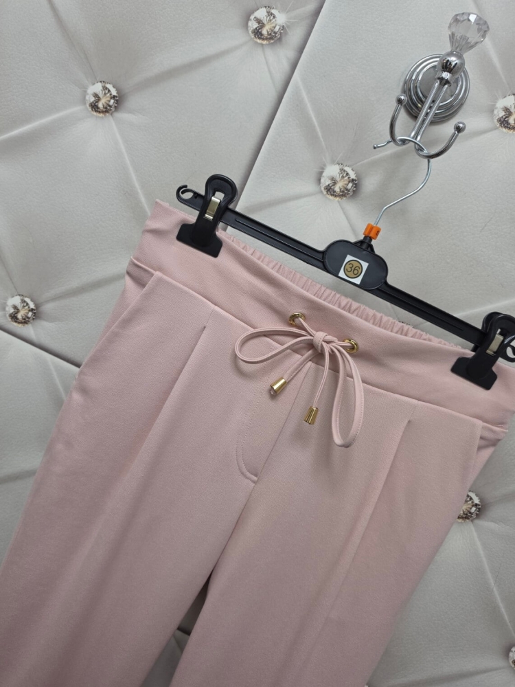 spodnie-cygaretki-novum-pudrowy-roz-elastyczne-z-troczkiem-7-8-damskie-eleganckie-wygodne-kieszenie-eleganckie-sportowe-polska-produkcja-wiskoza-elastan-butik-szykownia-9