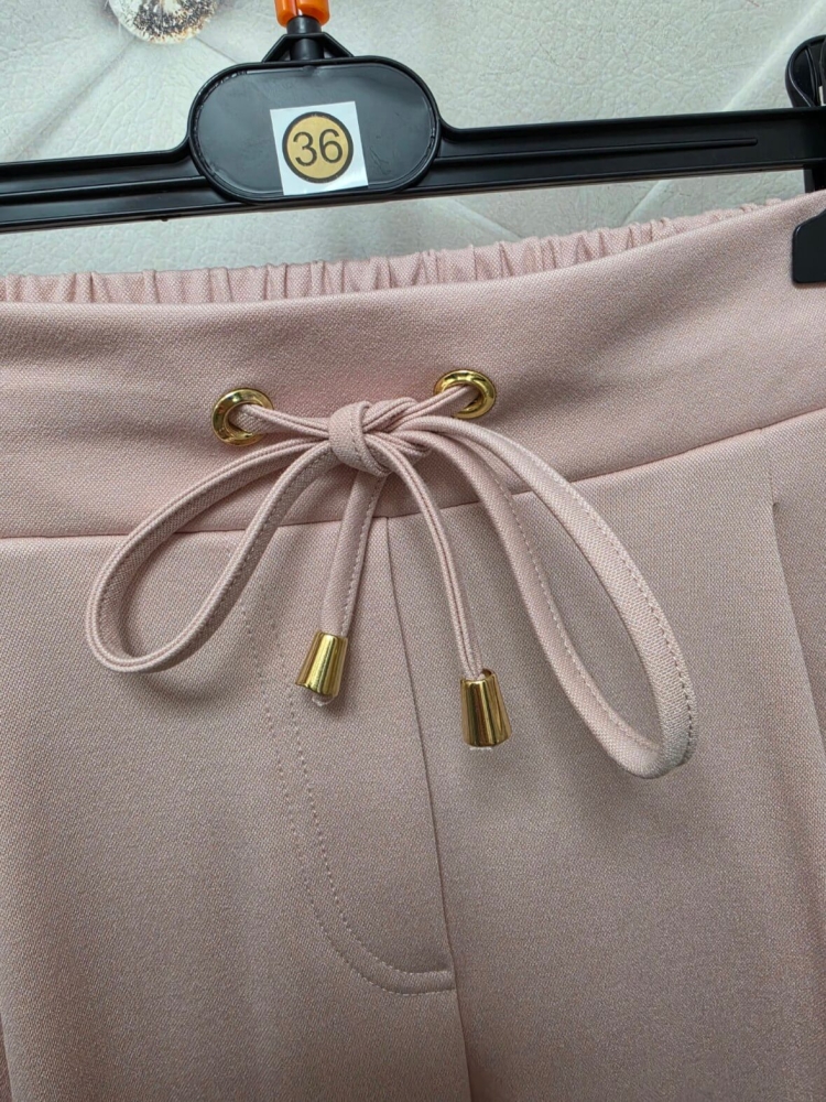 spodnie-cygaretki-novum-pudrowy-roz-elastyczne-z-troczkiem-7-8-damskie-eleganckie-wygodne-kieszenie-eleganckie-sportowe-polska-produkcja-wiskoza-elastan-butik-szykownia-11