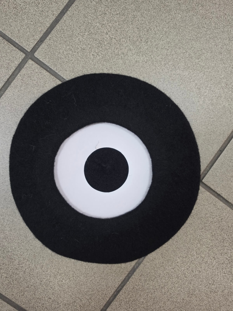 beret-francuski-damski-czarny-klasyczny-beret-paryski-z-antenka-elegancki-dodatek-damski-uniwersalny-30-welna-70-akryl-butik-szykownia-4
