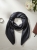 gawroszka-czarna-tloczone-kwiaty-apaszka-70x70-sliska-jak-jedwab-wiskoza-silk-elegancka-damska-do-szyi-wlosow-torebki-modny-dodatek-butik-szykownia-1