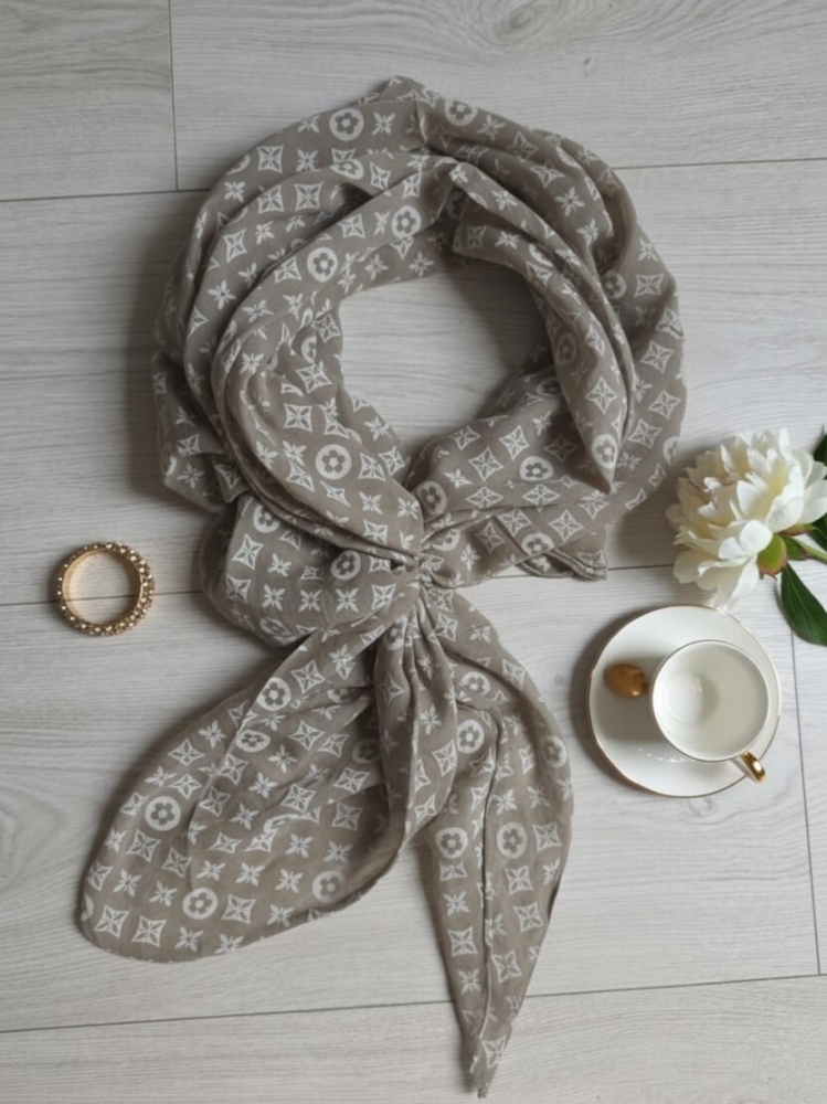 apaszka-asymetryczna-kiria-wzory-luizka-bawelna-silk-lekka-szal-damski-70x135-modny-elegancki-dodatek-do-stylizacji-butik-szykownia-1