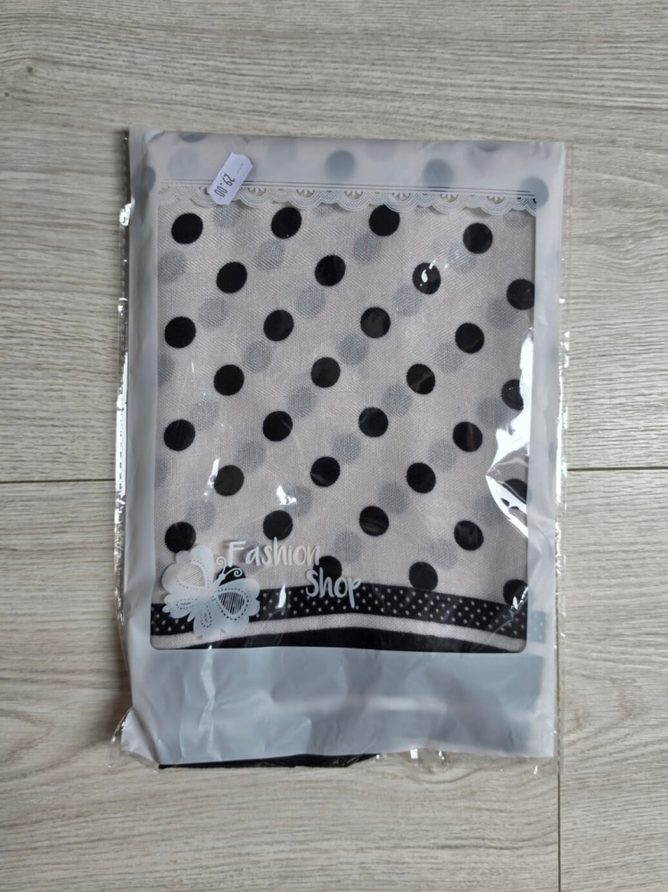 gawroszka-flow-kropki-groszki-czarne-biala-magnetyczne-zapiecie-apaszka-damska-65x65-bawelna-wiskoza-modny-dodatek-do-szyi-butik-szykownia-9