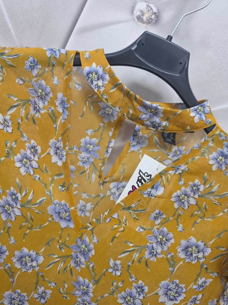 bluzka-elviana-musztardowa-kwiaty-dekolt-v-choker-falbanka-rekaw-dlugi-elegancka-bluzka-damska-wiosenna-kwiatowy-print-modna-bluzka-damska-uniwersalna-butik-szykownia-7