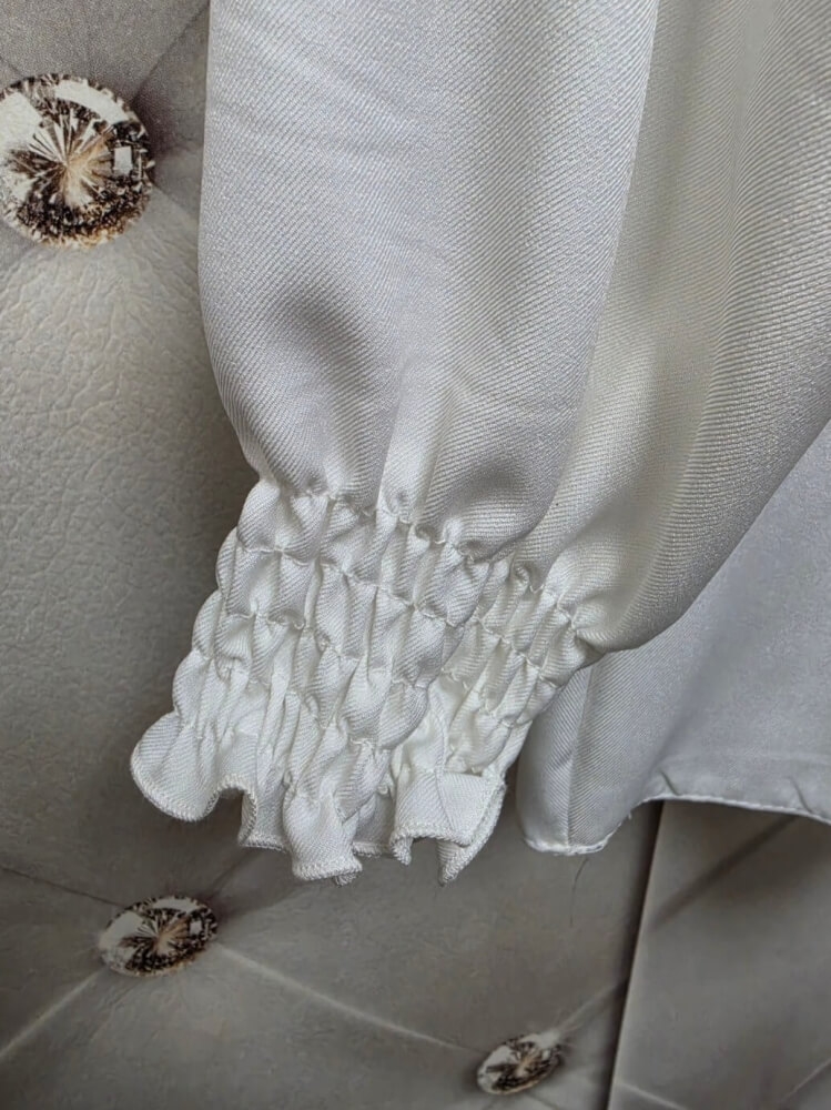 bluzka-biala-madex-dekolt-v-rekaw-7-8-marszczenie-falbanka-polska-produkcja-elegancka-bluzka-damska-modna-bluzka-klasyczna-wiosna-butik-szykownia-8