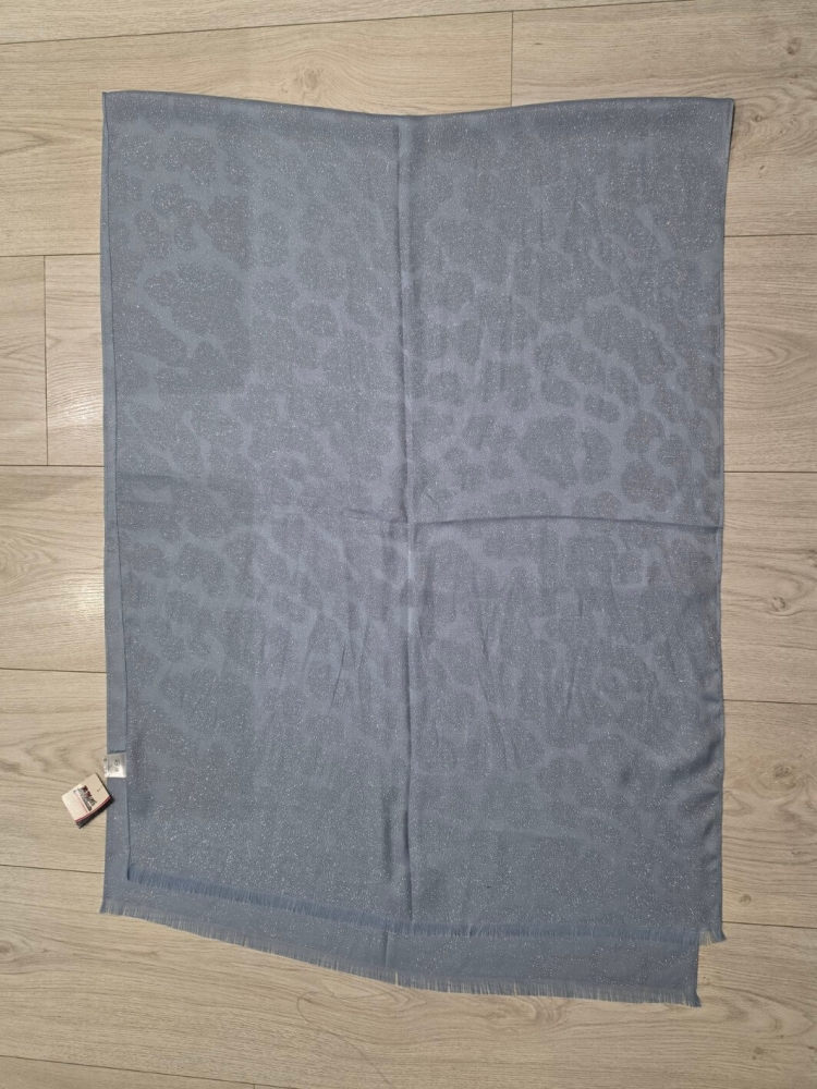 apaszka-szal-loriena-blekitna-srebrna-nitka-elegancka-damska-szal-wiosenny-190x70-wiskoza-metalizowana-lekka-miekka-subtelny-wzor-butik-szykownia-8