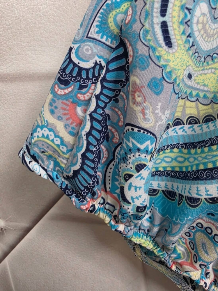 bluzka-lila-madex-aztecki-wzor-turkusowa-niebieska-paisley-elastyczna-gumka-na-dole-krotki-rekaw-dekolt-okragly-wiskoza-modna-damska-bluzka-wiosna-butik-szykownia-10