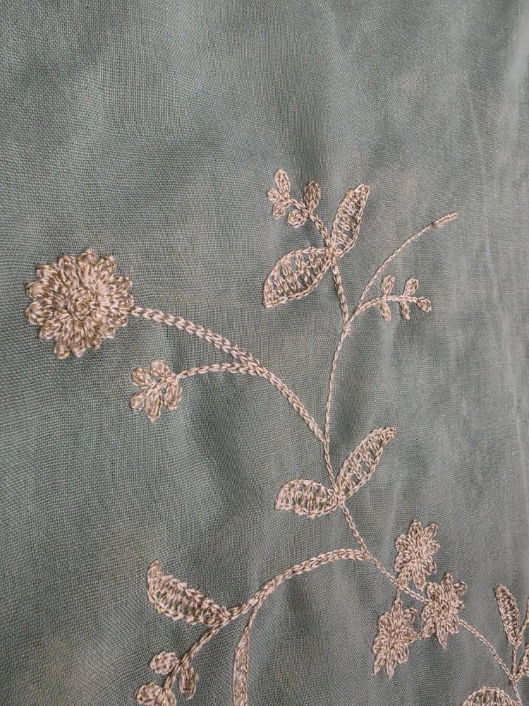 apaszka-szal-pareo-mirevia-jasna-mietowa-haftowane-kwiaty-zlota-nitka-90x180-bawelna-wiskoza-lekka-elegancka-damska-wiosna-lato-butik-szykownia-9