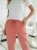 spodnie-joggery-estos-coriselle-lososiowe-koralowe-oversize-elastyczne-wloskie-spodnie-damskie-troczek-guma-w-pasie-kieszenie-wiskoza-nylon-elastan-wiosenne-spodnie-casual-butik-szykownia-2