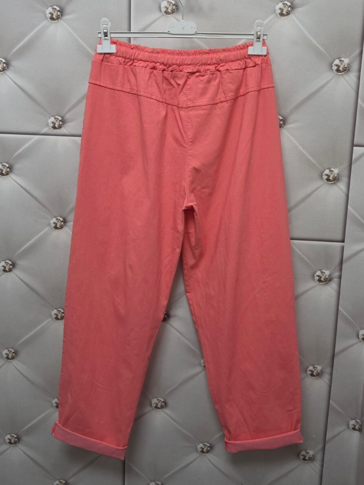 spodnie-joggery-estos-coriselle-lososiowe-koralowe-oversize-elastyczne-wloskie-spodnie-damskie-troczek-guma-w-pasie-kieszenie-wiskoza-nylon-elastan-wiosenne-spodnie-casual-butik-szykownia-10