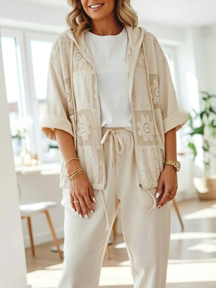 narzutka-bluza-boho-aurora-verdea-jasny-bez-oversize-kaptur-koronka-szydelkowe-kwiaty-bawelna-elastan-kieszenie-troczek-wiosenna-narzutka-damska-butik-szykownia-1