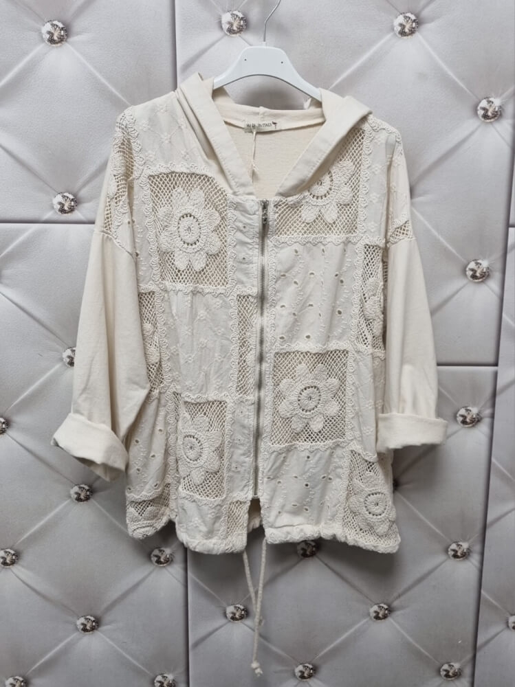 narzutka-bluza-boho-aurora-verdea-jasny-bez-oversize-kaptur-koronka-szydelkowe-kwiaty-bawelna-elastan-kieszenie-troczek-wiosenna-narzutka-damska-butik-szykownia-6