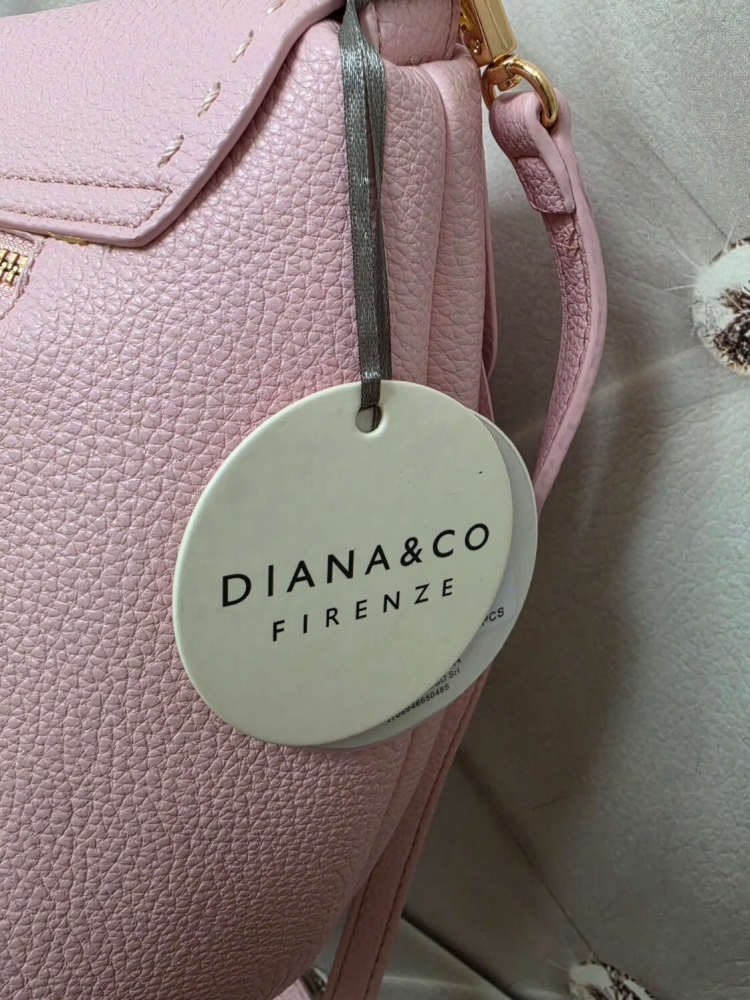 torebka-diana-co-dtl703-3-cukierkowy-roz-klapka-pasek-odpinany-zamek-zlote-okucia-kieszonki-damska-elegancka-faux-leather-butik-szykownia-5