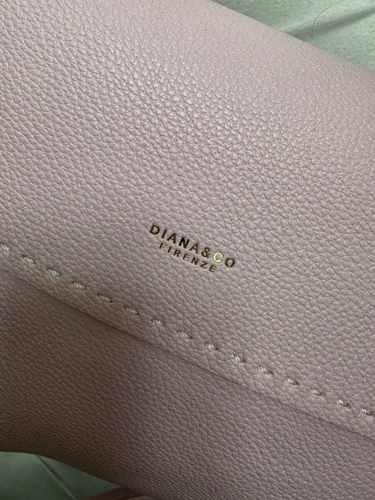 torebka-diana-co-dtl703-3-cukierkowy-roz-klapka-pasek-odpinany-zamek-zlote-okucia-kieszonki-damska-elegancka-faux-leather-butik-szykownia-11