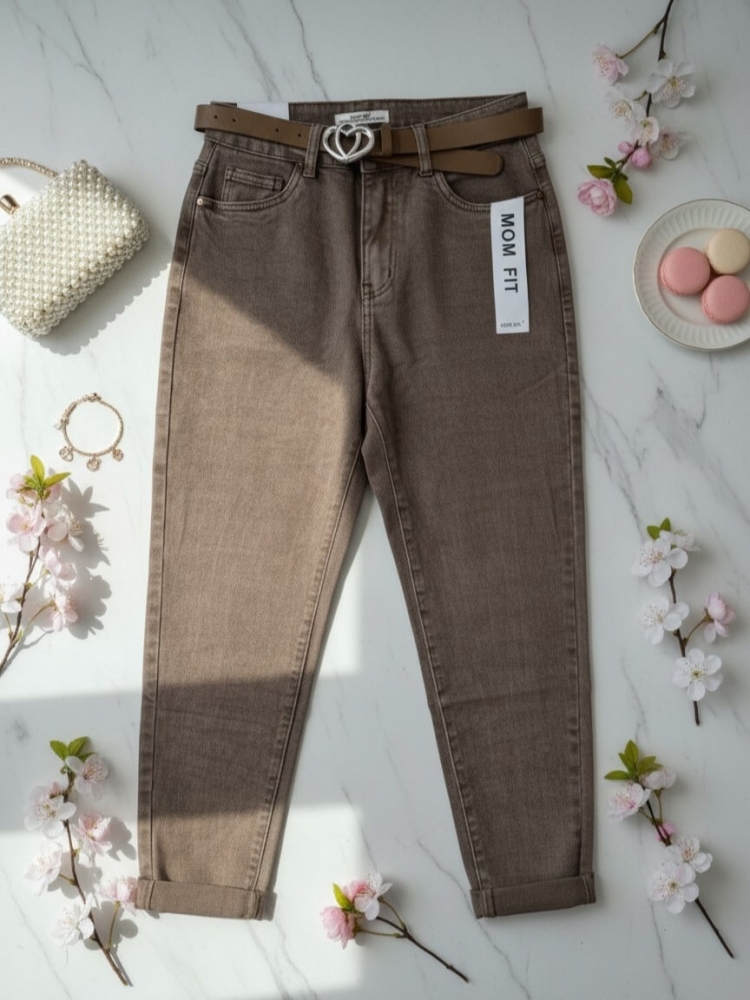 spodnie-jeansy-moon-girl-ks598-9-mom-fit-mocca-dark-elastyczne-cienkie-lekkie-z-paskiem-brazowym-serduszka-srebrne-butik-szykownia-3