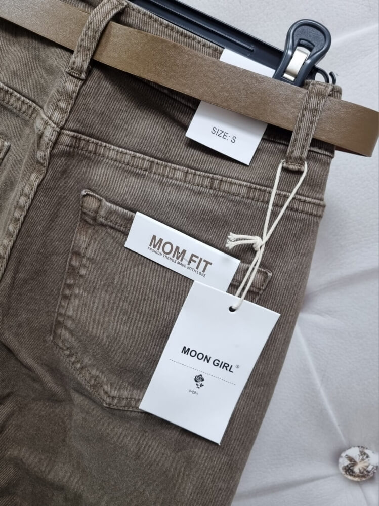 spodnie-jeansy-moon-girl-ks598-9-mom-fit-mocca-dark-elastyczne-cienkie-lekkie-z-paskiem-brazowym-serduszka-srebrne-butik-szykownia-13