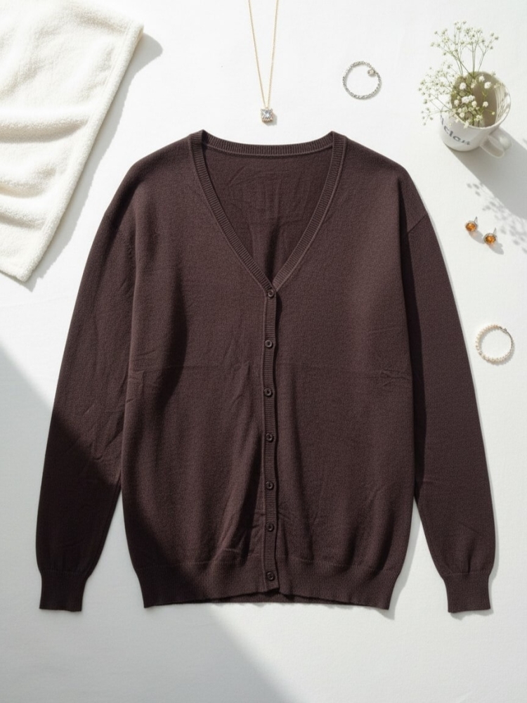 sweter-velmora-kardigan-dekolt-v-guziki-cienki-elastyczny-braz-czekoladowy-wiskoza-elegancki-casual-butik-szykownia-3