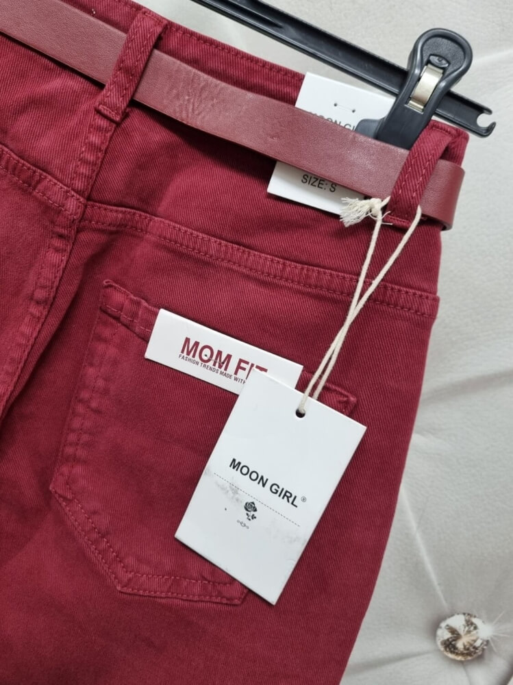 spodnie-jeansy-moon-girl-ks598-915-mom-fit-bordowe-elastyczne-cienkie-lekkie-z-paskiem-bordowym-serduszka-srebrne-butik-szykownia-10