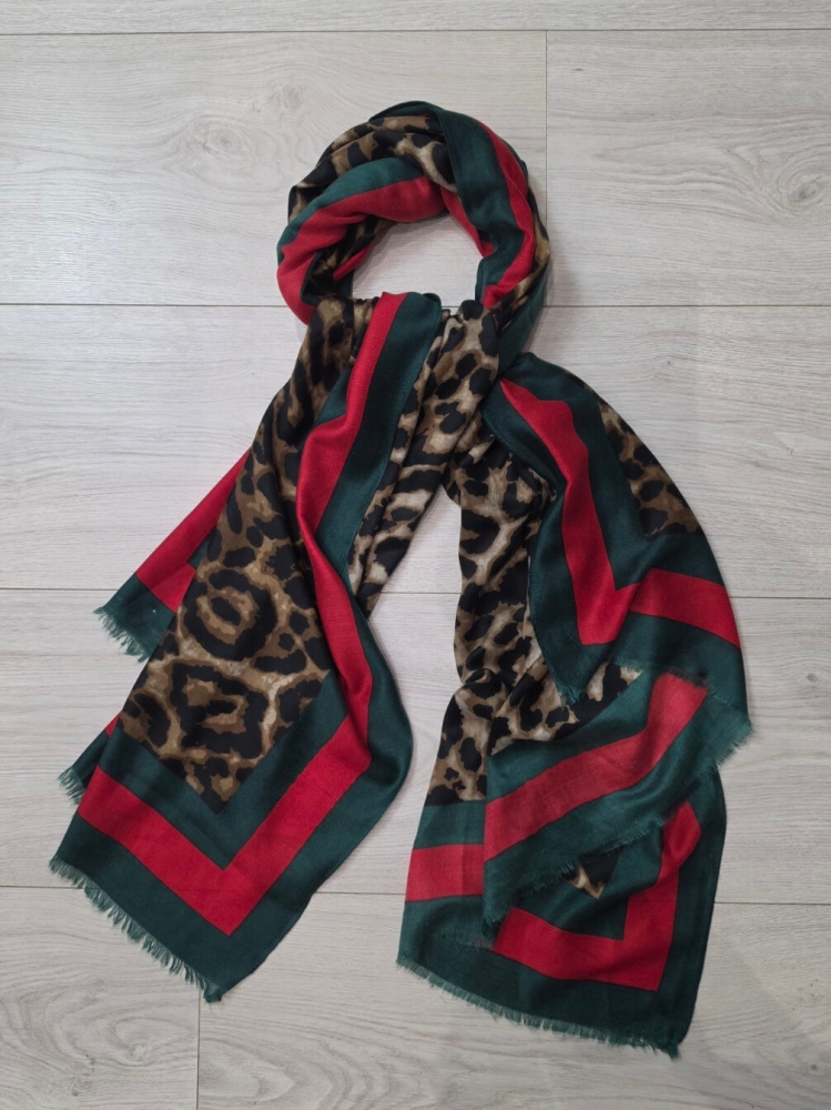 apaszka-szal-virella-panterka-zielono-czerwona-wiskoza-100-lekki-duzy-szal-modny-damski-elegancki-butik-szykownia-7