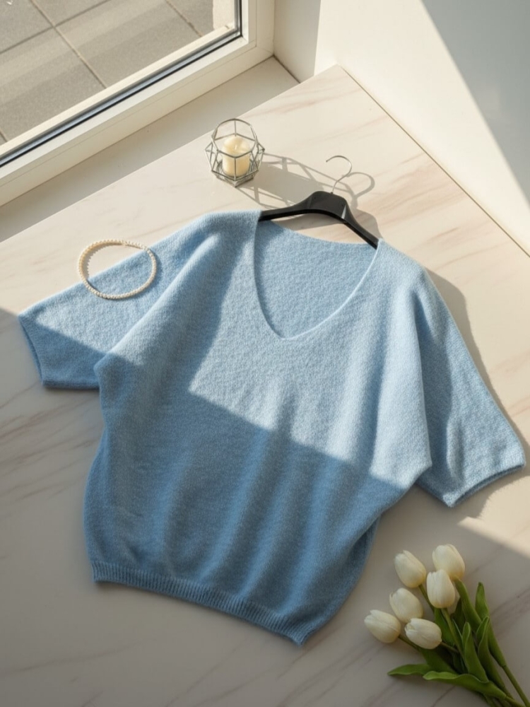 bluzka-sweterkowa-lorvessa-dekolt-v-nietoperz-elastyczna-pastelowa-niebieska-baby-blue-oversize-casual-wiosenna-butik-szykownia-3