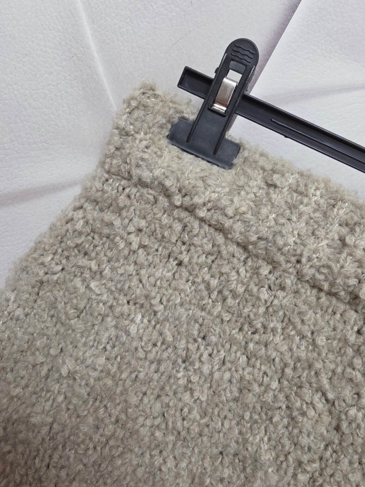 komplet-bellmora-bezowy-sweter-bukla-oversize-spodnica-na-gumie-elegancki-zestaw-damski-wiosenny-styl-butik-szykownia-10