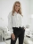 bluzka-koszula-rafallela-biala-falbany-wiazanie-pod-szyja-wloska-produkcja-elegancka-koszulowa-damska-falbany-mankiety-guziki-uniwersalna-butik-szykownia-7
