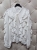 bluzka-koszula-rafallela-biala-falbany-wiazanie-pod-szyja-wloska-produkcja-elegancka-koszulowa-damska-falbany-mankiety-guziki-uniwersalna-butik-szykownia-9