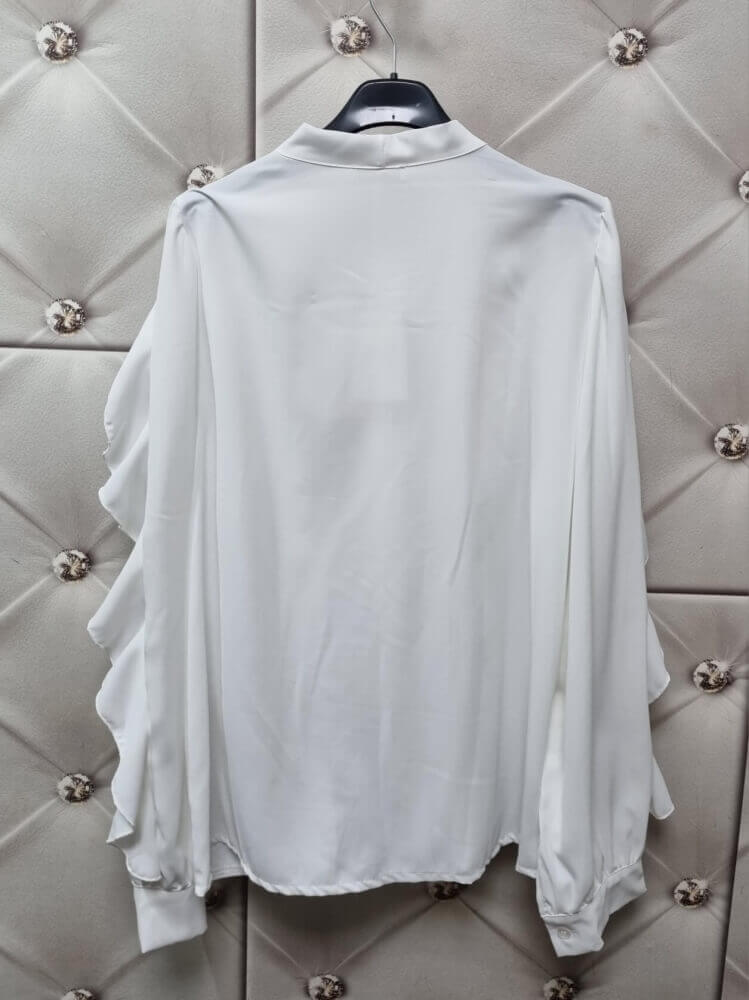 bluzka-koszula-rafallela-biala-falbany-wiazanie-pod-szyja-wloska-produkcja-elegancka-koszulowa-damska-falbany-mankiety-guziki-uniwersalna-butik-szykownia-11
