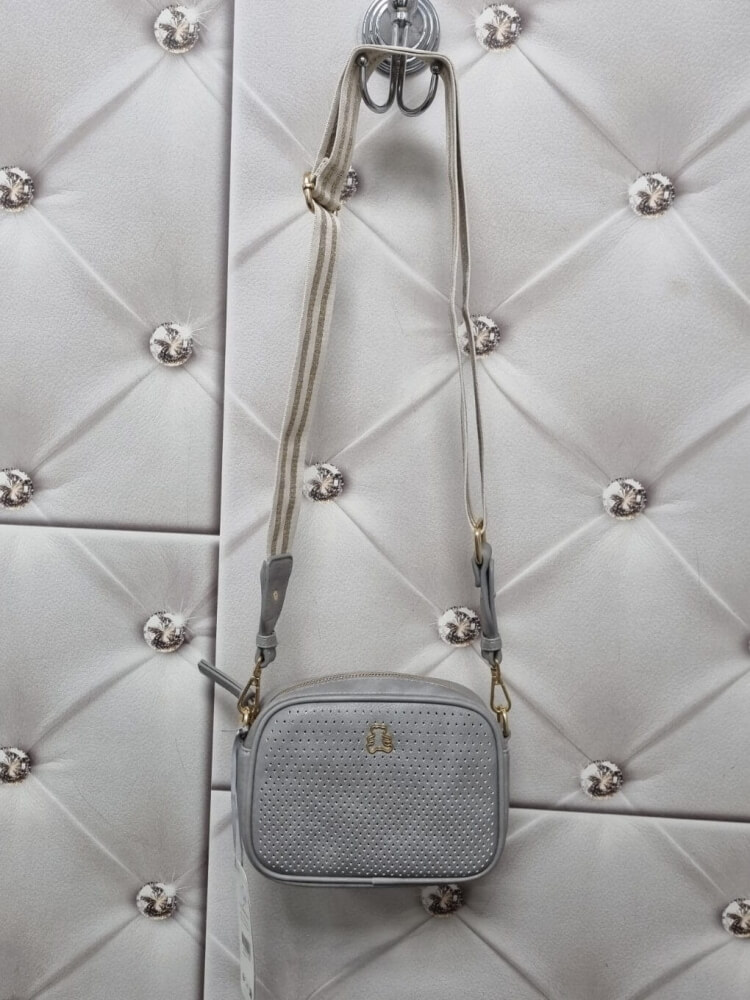 torebka-listonoszka-lulucastagnette-p24021-szara-perforowana-ekoskora-zloty-mis-regulowany-pasek-mala-elegancka-torebka-damska-na-co-dzien-butik-szykownia-4