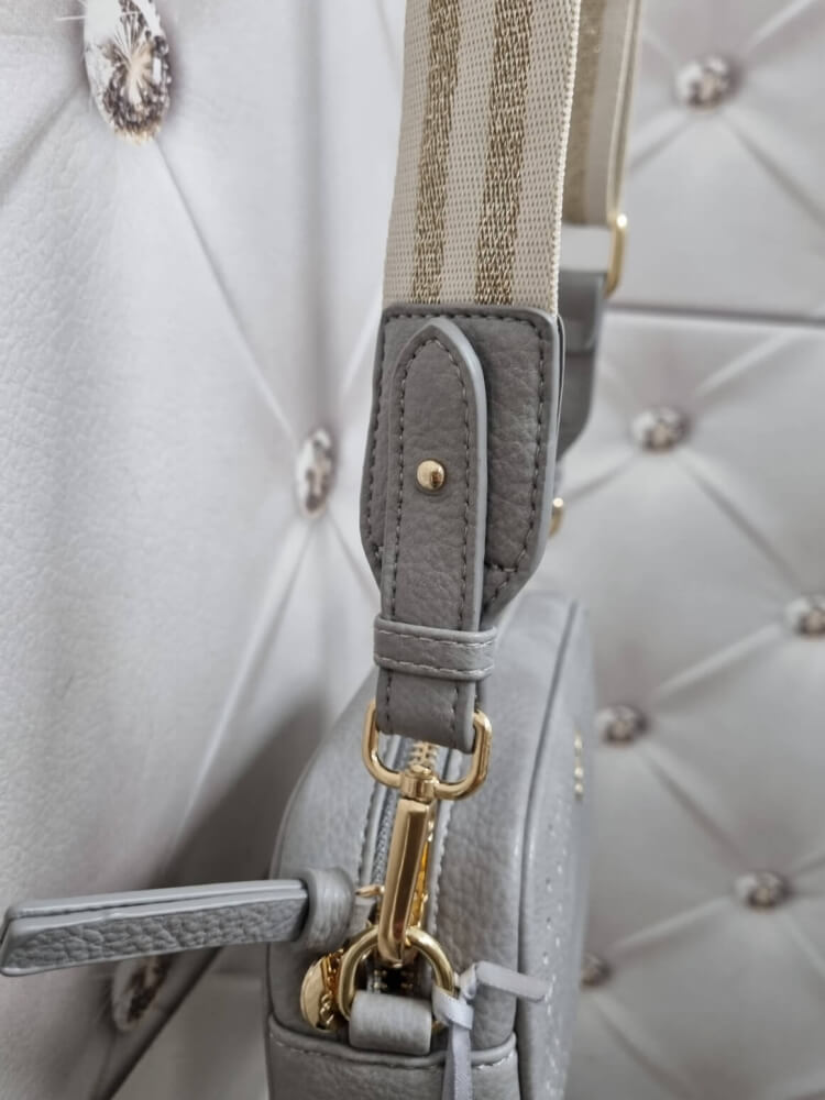 torebka-listonoszka-lulucastagnette-p24021-szara-perforowana-ekoskora-zloty-mis-regulowany-pasek-mala-elegancka-torebka-damska-na-co-dzien-butik-szykownia-9