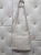 torebka-fashion-bags-l0103-2-jasny-bez-wpadajacy-w-ecru-listonoszka-damska-eko-skora-lekka-regulowany-pasek-zlote-okucia-kieszonka-na-zamek-elegancka-butik-szykownia-4