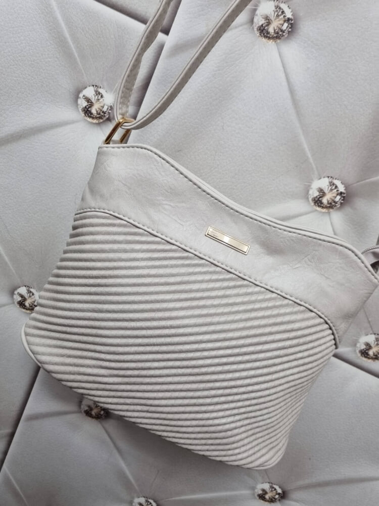 torebka-fashion-bags-l0103-2-jasny-bez-wpadajacy-w-ecru-listonoszka-damska-eko-skora-lekka-regulowany-pasek-zlote-okucia-kieszonka-na-zamek-elegancka-butik-szykownia-5