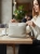 torebka-fashion-bags-l0103-2-jasna-bezowa-ecru-listonoszka-damska-eko-skora-lekka-regulowany-pasek-zlote-okucia-kieszonka-na-zamek-elegancka-na-co-dzien-butik-szykownia-2