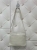 torebka-fashion-bags-l0103-2-jasna-bezowa-ecru-listonoszka-damska-eko-skora-lekka-regulowany-pasek-zlote-okucia-kieszonka-na-zamek-elegancka-na-co-dzien-butik-szykownia-3