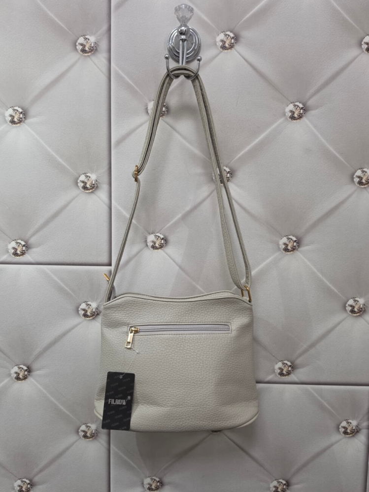 torebka-fashion-bags-l0103-2-jasna-bezowa-ecru-listonoszka-damska-eko-skora-lekka-regulowany-pasek-zlote-okucia-kieszonka-na-zamek-elegancka-na-co-dzien-butik-szykownia-6