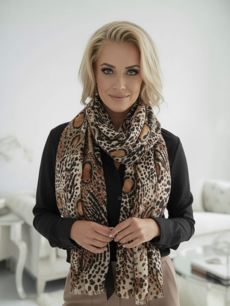 apaszka-szal-virella-panterka-braz-bez-czern-animal-print-lekki-szal-damski-wiskoza-elegancki-dodatek-wiosenny-modny-szal-butik-szykownia-4