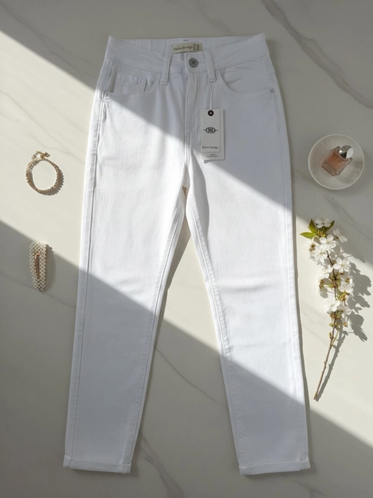 jeansy-mom-fit-biale-delux-design-1998-2-elastyczne-spodnie-damskie-wysoki-stan-bawelna-wiosenne-modne-butik-szykownia-3