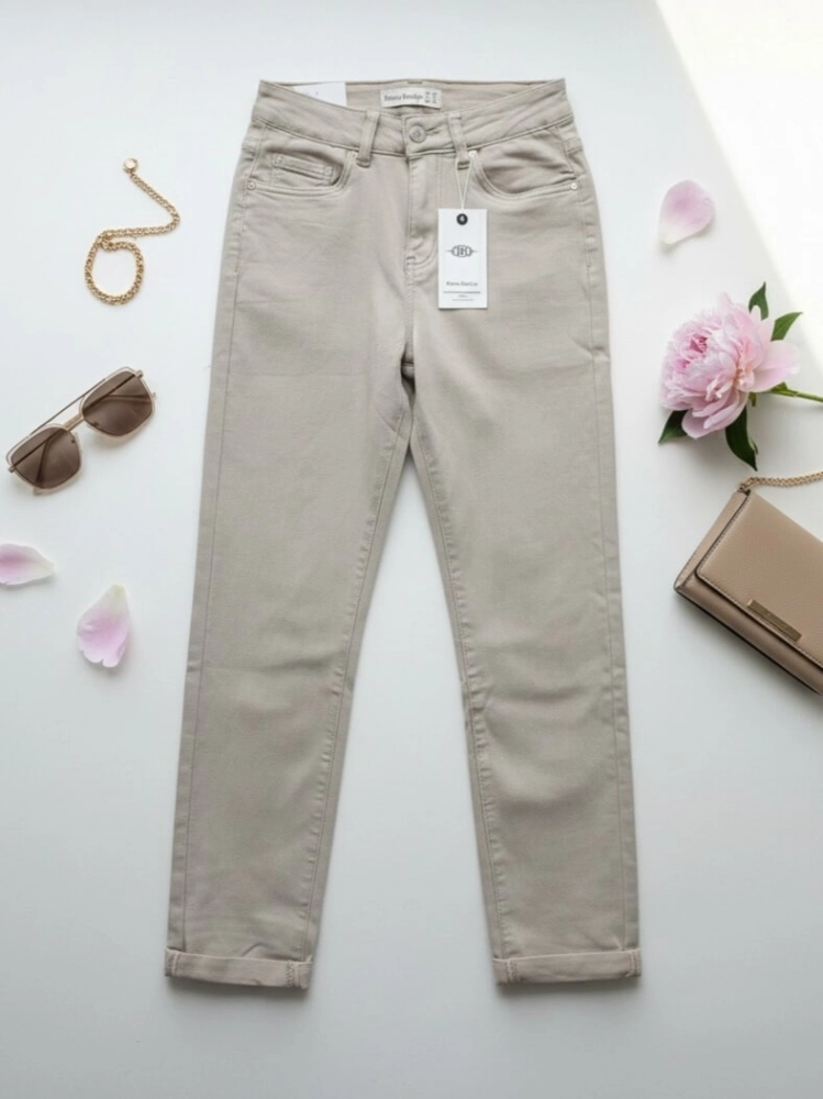 jeansy-mom-fit-bezowe-damskie-delux-design-1998-11-elastyczne-spodnie-jeans-jasny-bez-wysoki-stan-wiosenne-butik-szykownia-2