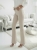 spodnie-jeansy-flare-16255-j-shiny-desing-jasny-bezowy-cienkie-lekkie-elastyczne-bawelna-pastelowe-wiosna-damskie-butik-szykownia-5