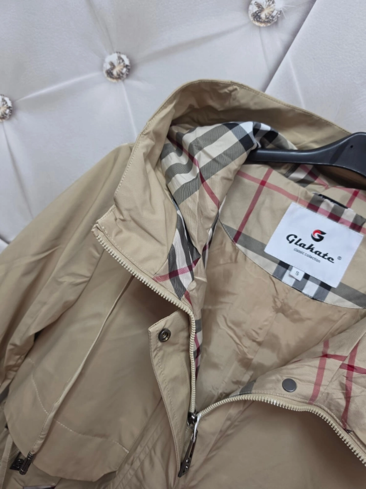 parka-glakate-bezowa-kurtka-damska-przejsciowa-lekka-bez-ocieplenia-z-kapturem-regulowana-talia-zamek-napy-kieszenie-krata-modna-wiosenna-plaszczyk-parka-butik-szykownia-10