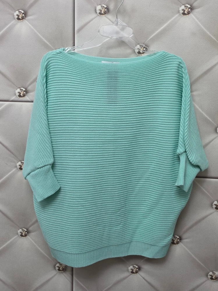 sweter-katrin-stayhere-mietowy-sweter-damski-nietoperz-dekolt-lodka-rekaw-do-lokcia-miekki-delikatny-dzianinowy-wysoka-jakosc-polska-produkcja-wiosenny-elegancki-codzienny-uniwersalny-rozmiar-butik-szykownia-9