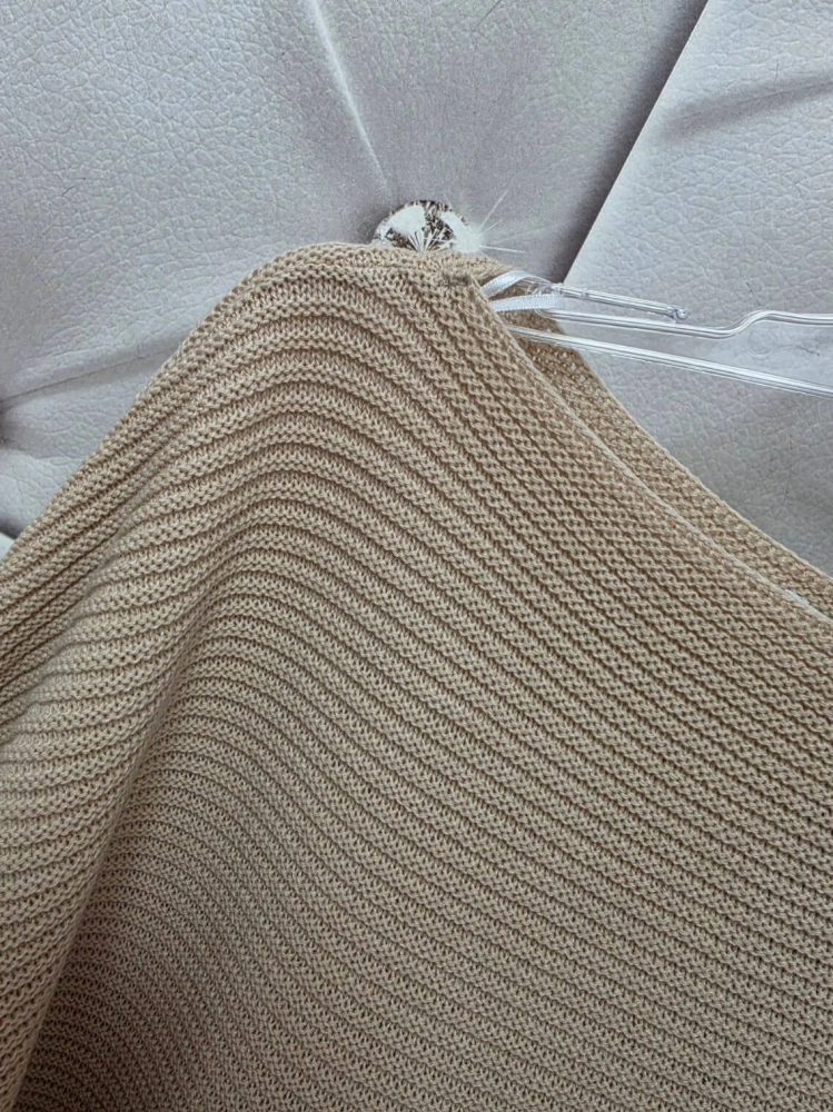 sweter-katrin-stayhere-bezowy-sweter-damski-nietoperz-dekolt-lodka-rekaw-do-lokcia-miekki-delikatny-dzianinowy-wysoka-jakosc-polska-produkcja-wiosenny-elegancki-codzienny-uniwersalny-rozmiar-butik-szykownia-6