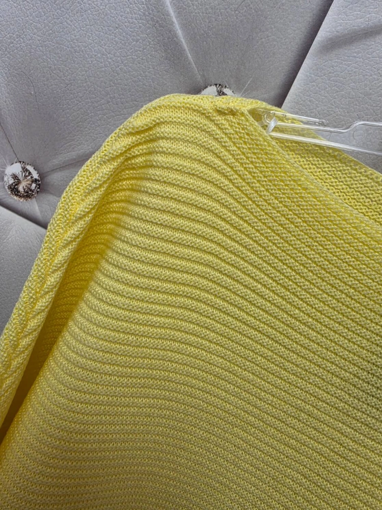 sweter-katrin-stayhere-zolty-sweter-damski-nietoperz-dekolt-lodka-rekaw-do-lokcia-miekki-delikatny-dzianinowy-wysoka-jakosc-polska-produkcja-wiosenny-elegancki-codzienny-uniwersalny-rozmiar-butik-szykownia-9